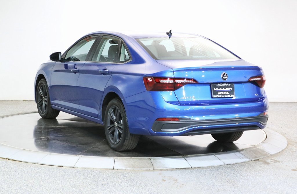 Used 2024 Volkswagen Jetta SE w/ Panoramic Sunroof Package image 5