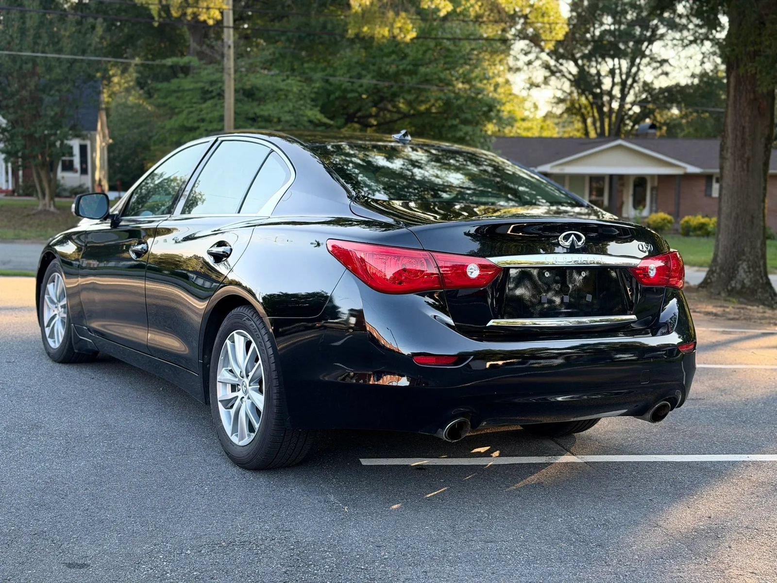 Used 2015 INFINITI Q50 Premium w/ Navigation Package RWD image 4