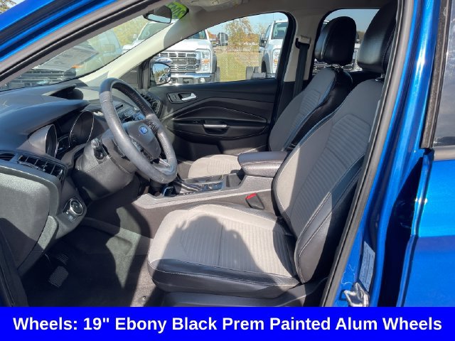 Used 2017 Ford Escape SE w/ SE Sport Appearance Package FWD image 9