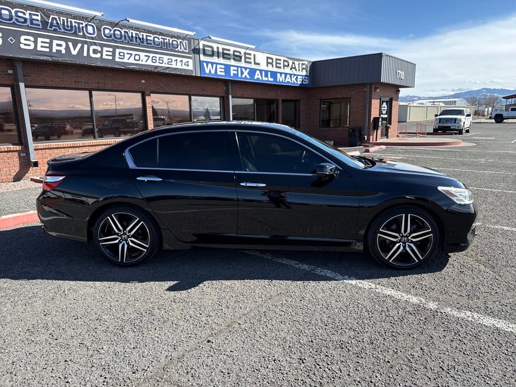 Used 2017 Honda Accord Touring image 8