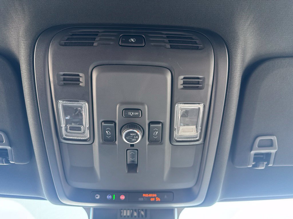 Used 2025 GMC Yukon Denali w/ Advanced Technology Package AWD/4WD image 49