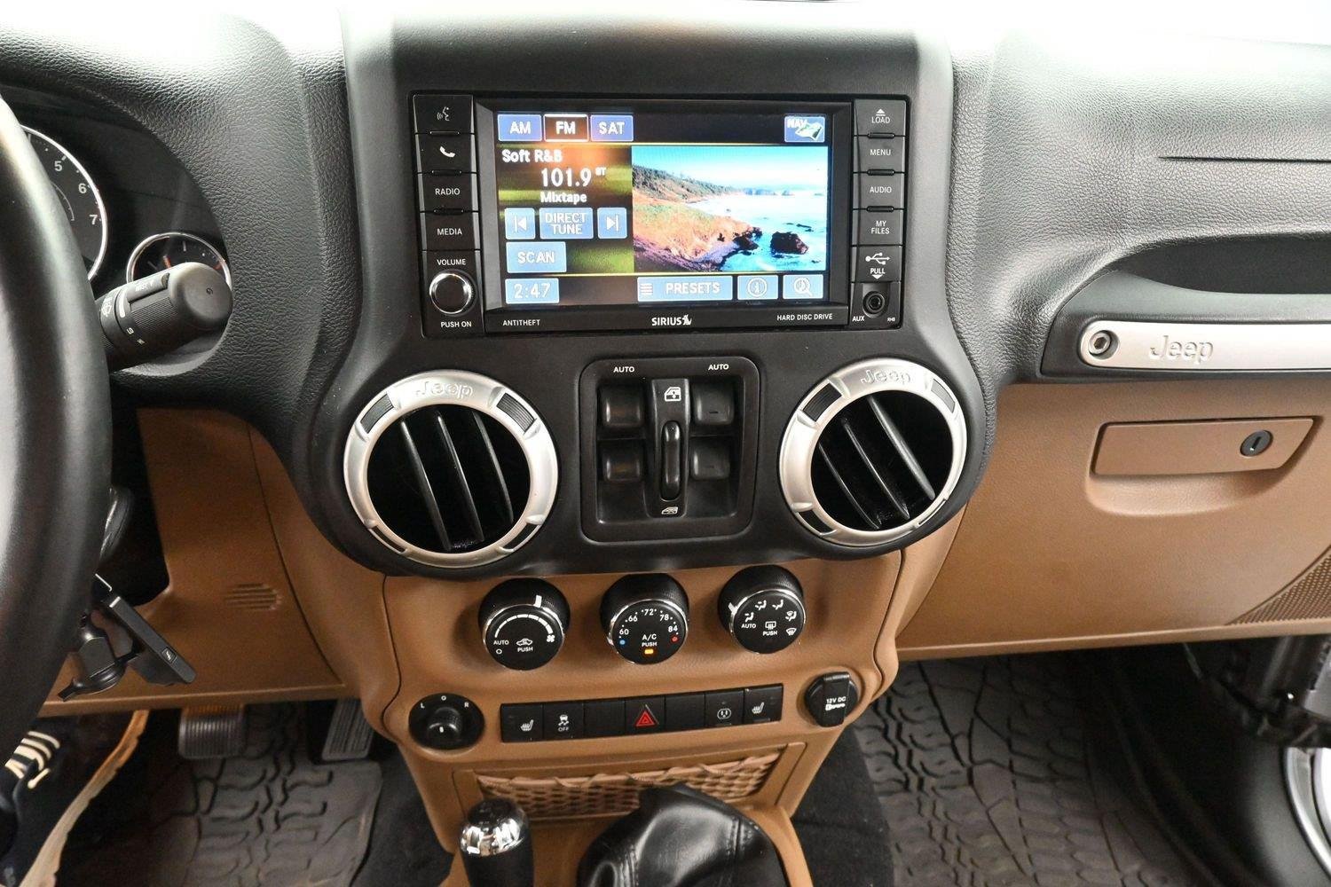 Used 2017 Jeep Wrangler Unlimited Sahara w/ Dual Top Group AWD/4WD image 21