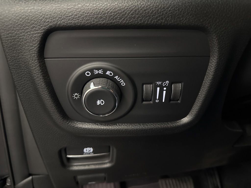 New 2026 Jeep Grand Cherokee Limited AWD/4WD image 13
