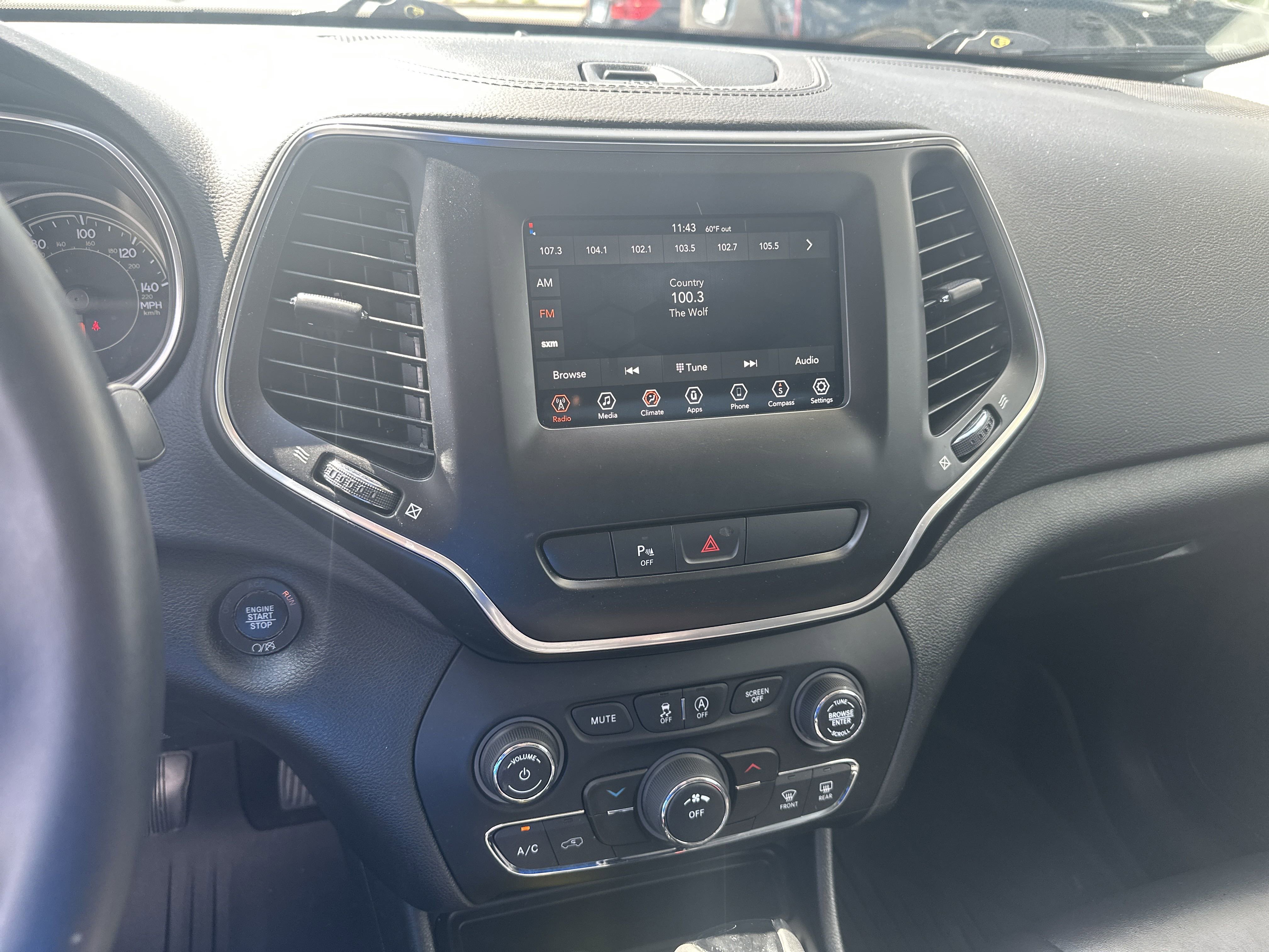 Used 2019 Jeep Cherokee Latitude Plus image 32