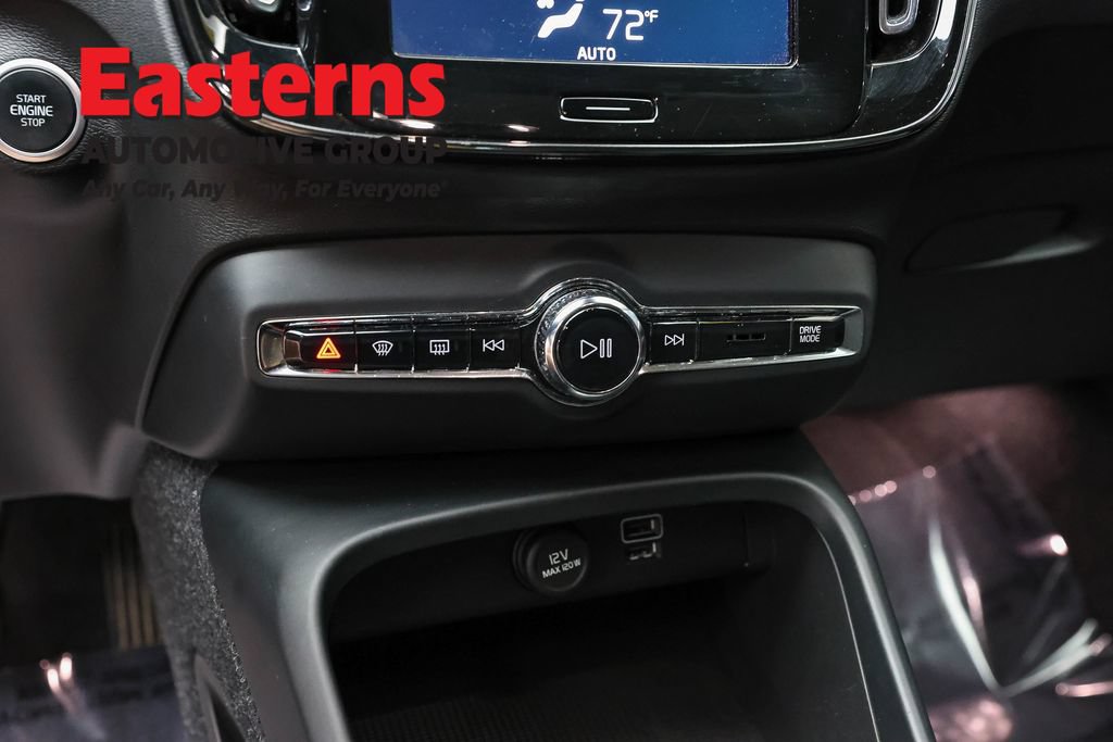 Used 2021 Volvo XC40 T4 Momentum FWD image 18