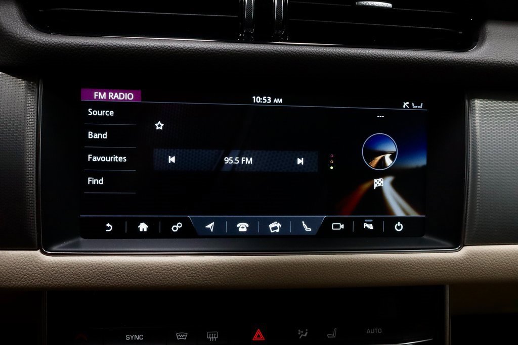 Used 2020 Jaguar XF Prestige image 3