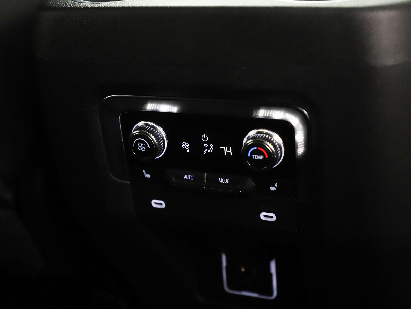 Used 2023 GMC Yukon XL SLT w/ SLT Premium Package image 17