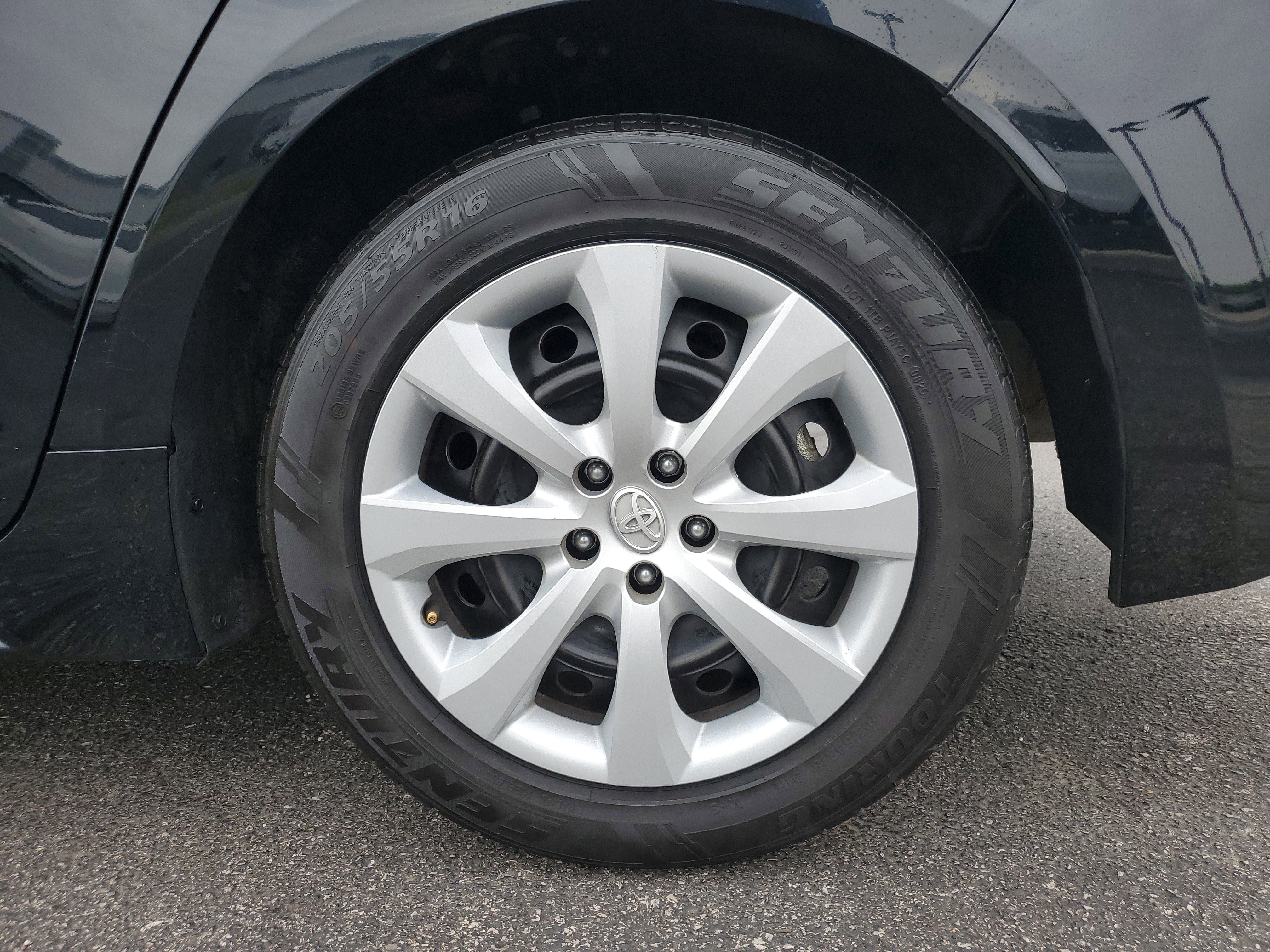 Used 2024 Toyota Corolla LE FWD image 8