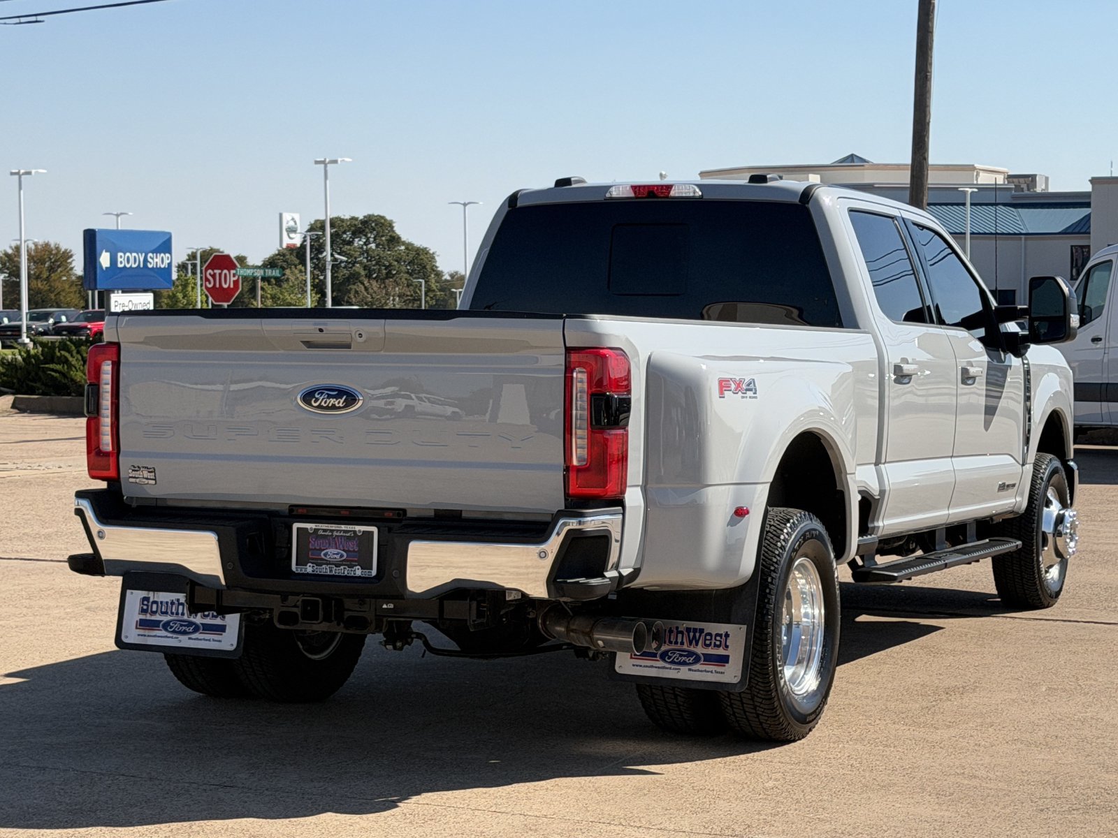 Used 2026 Ford F350 Lariat w/ Lariat Premium Package AWD/4WD image 4