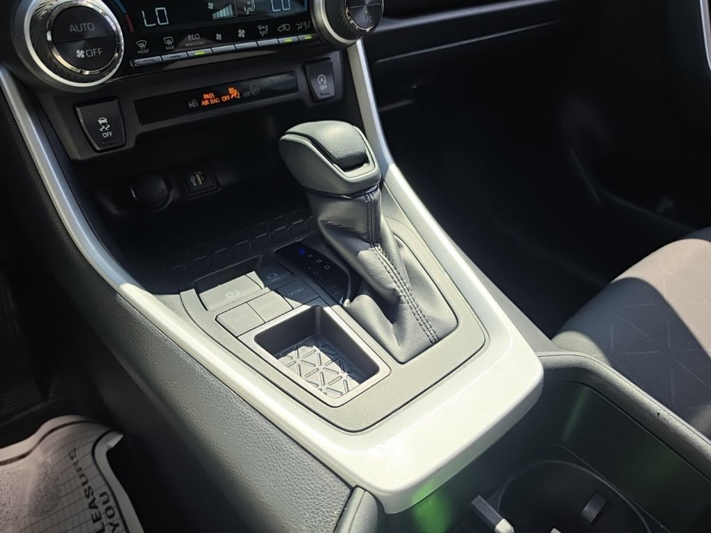 Used 2025 Toyota RAV4 XLE FWD image 19