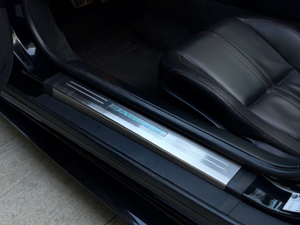 Used 2016 Jaguar F-TYPE R image 28