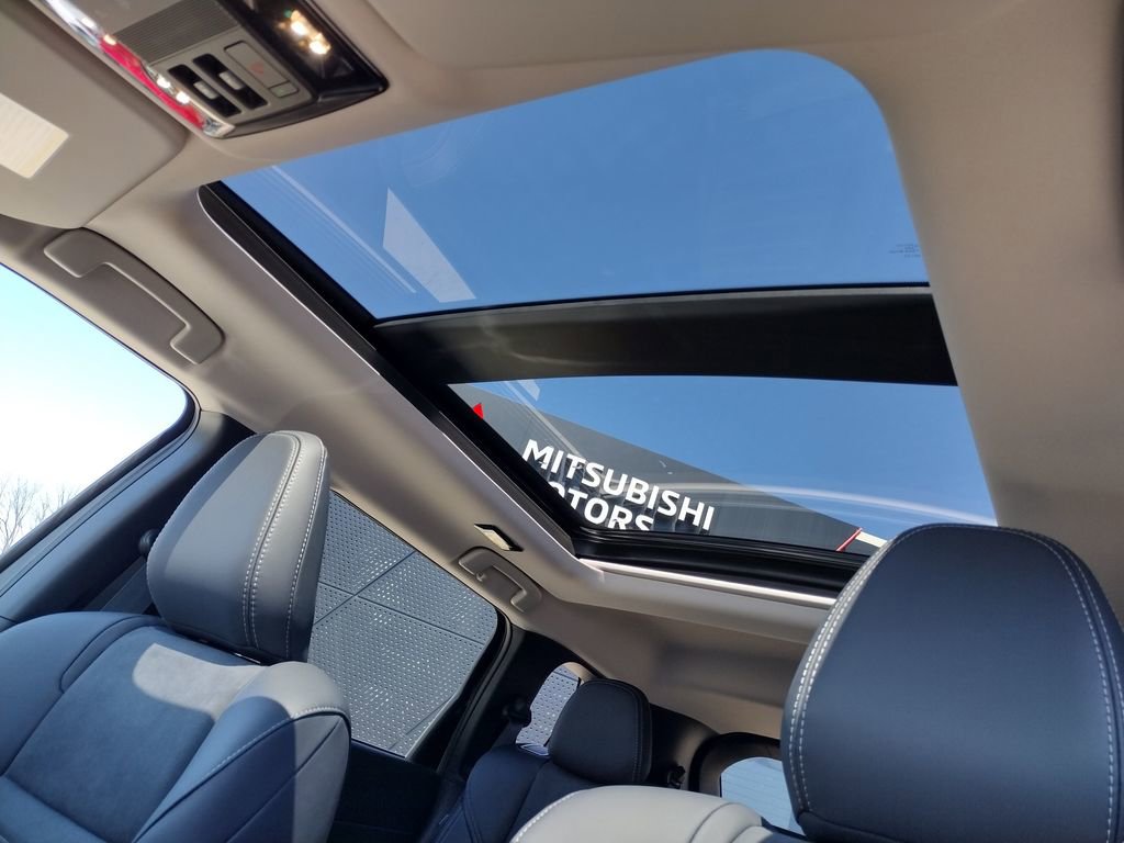 New 2026 Mitsubishi Outlander SE AWD/4WD image 3