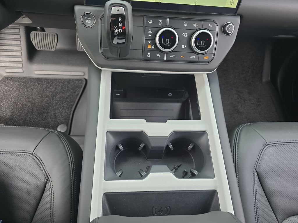 New 2026 Land Rover Defender 130 X-Dynamic SE AWD/4WD image 26