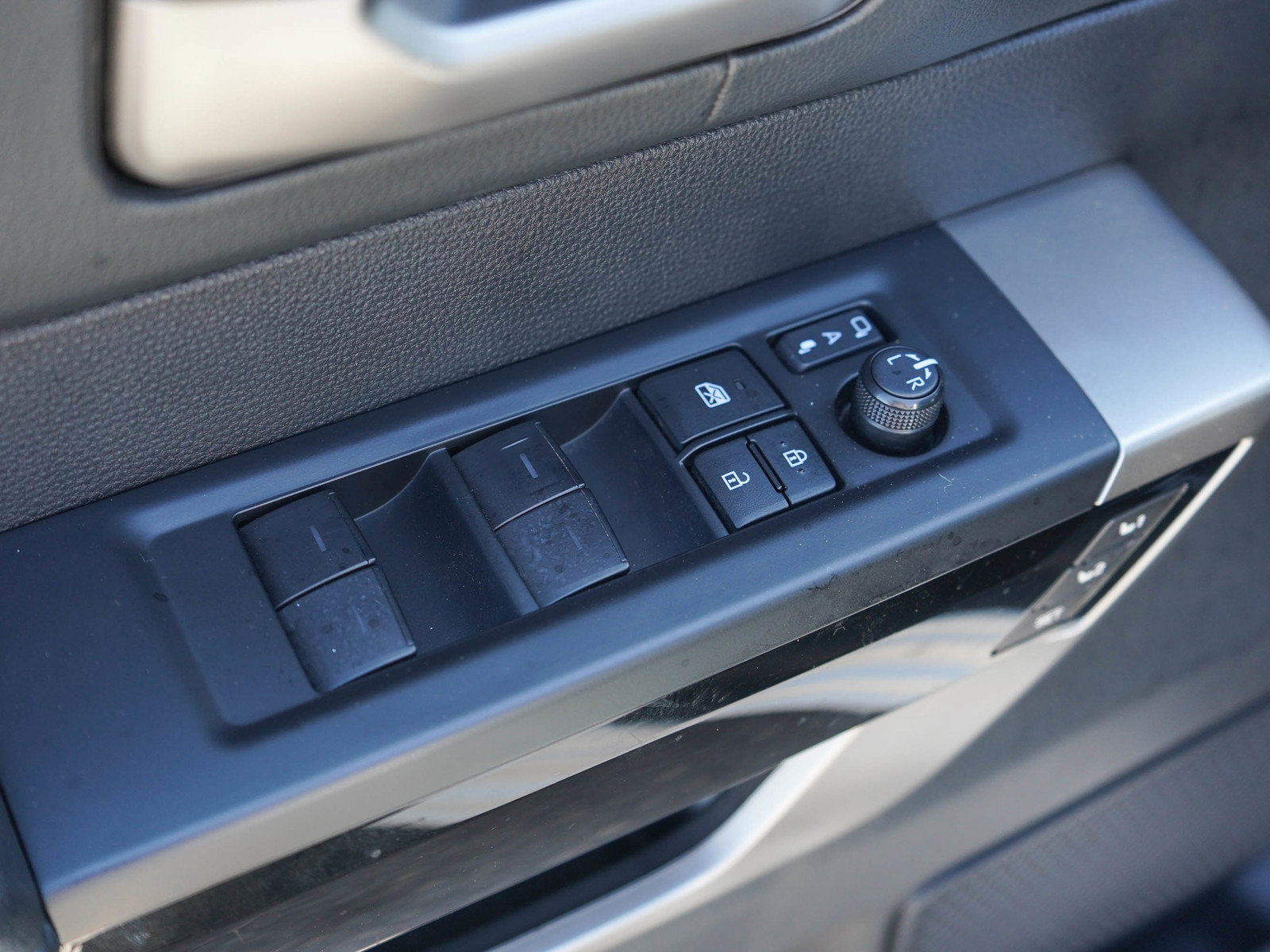 Used 2022 Toyota Tundra Limited AWD/4WD image 19