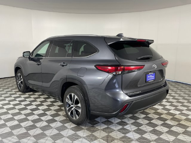 Used 2020 Toyota Highlander XLE AWD/4WD image 21