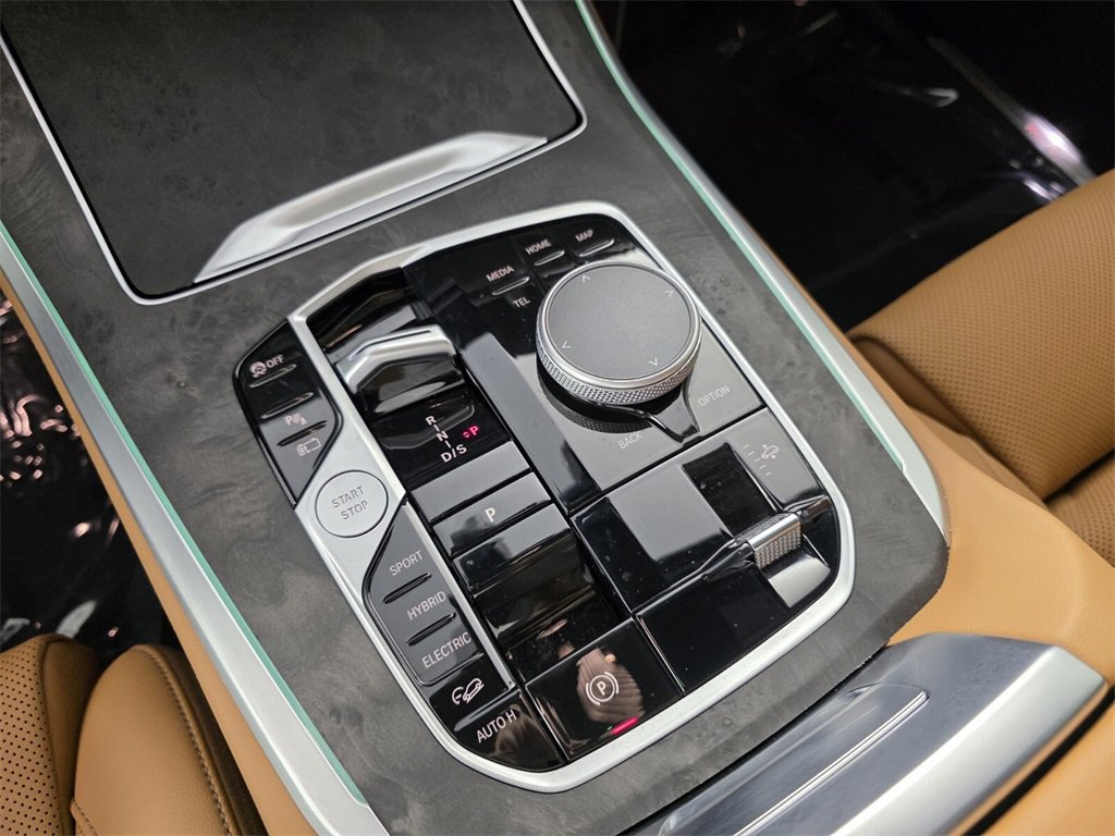 Used 2025 BMW X5 xDrive50e w/ Parking Assistance Package image 24