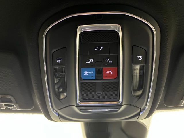 Used 2024 Jeep Grand Cherokee Limited w/ Black Appearance Package image 18