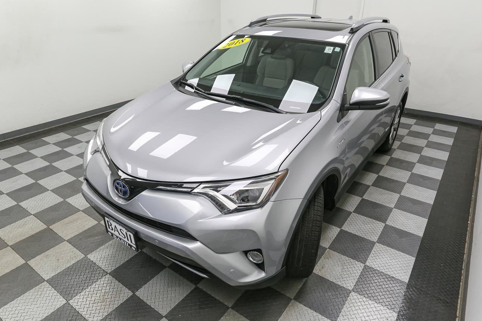 Used 2018 Toyota RAV4 Limited AWD/4WD image 6