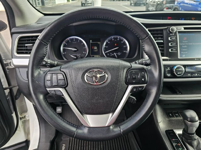 Used 2017 Toyota Highlander SE AWD/4WD image 26