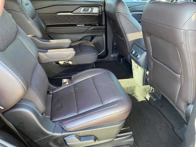 Certified 2025 Ford Explorer Platinum w/ LUX Leather Package image 14