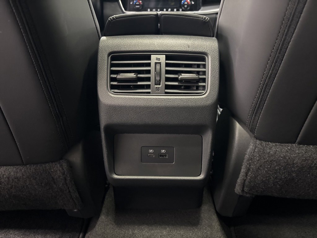 Used 2023 Nissan Rogue SV w/ SV Premium Package image 25