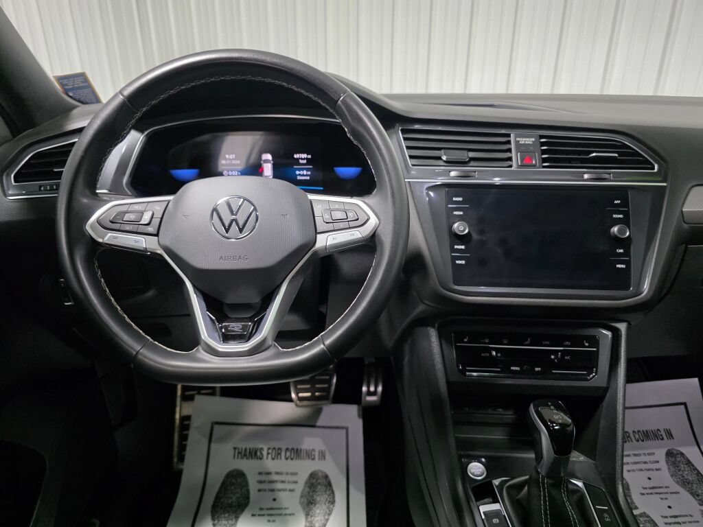 Used 2023 Volkswagen Tiguan SE R-Line AWD/4WD image 8