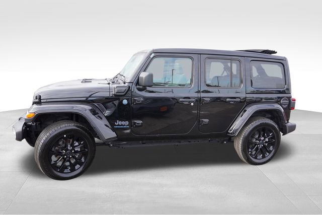 Used 2025 Jeep Wrangler Unlimited Sahara w/ Safety Group image 10