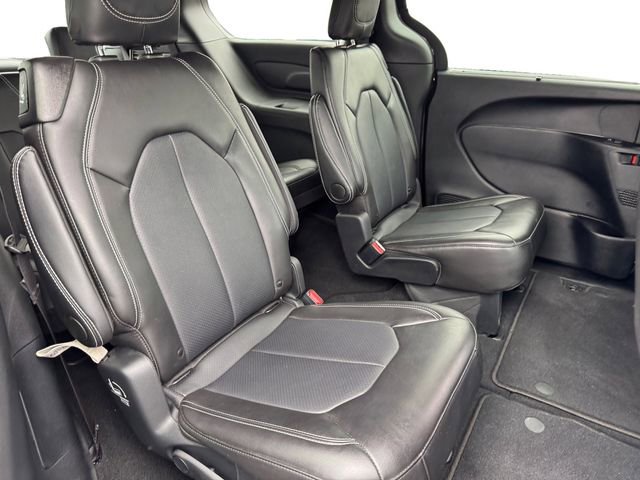 Certified 2025 Chrysler Pacifica Select image 19