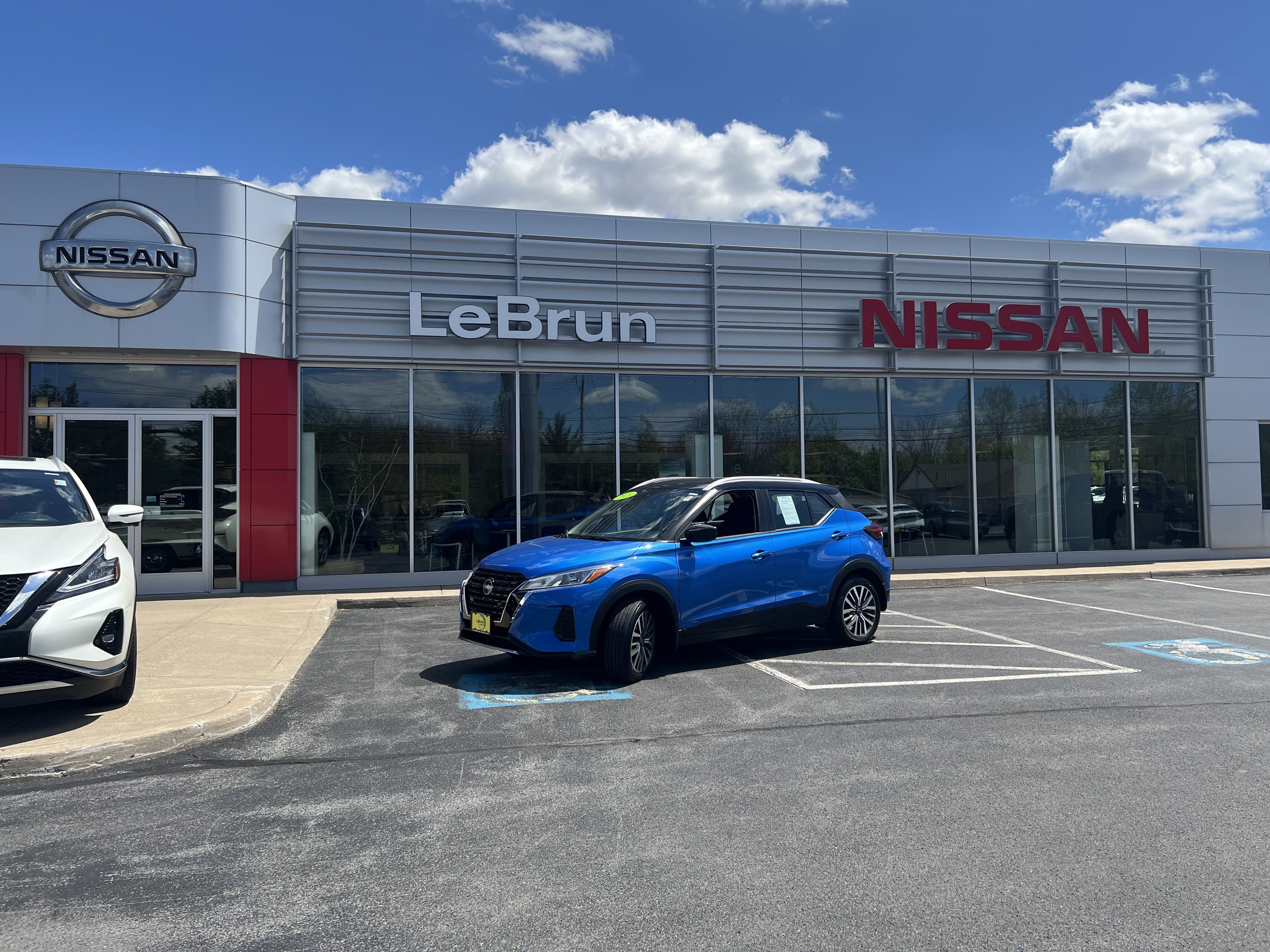 Used 2023 Nissan Kicks SV FWD image 1