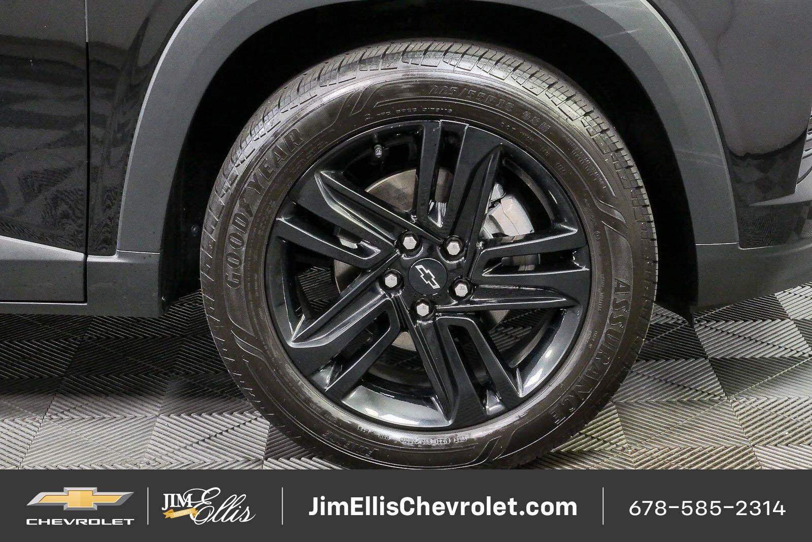 Certified 2025 Chevrolet Trax RS w/ Sunroof Package FWD image 35