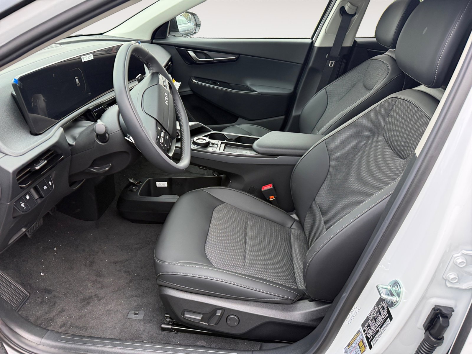 New 2025 Kia EV6 Light w/ Light LR Technology Package image 10