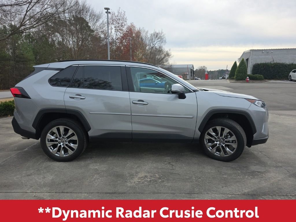 Used 2021 Toyota RAV4 XLE Premium image 10