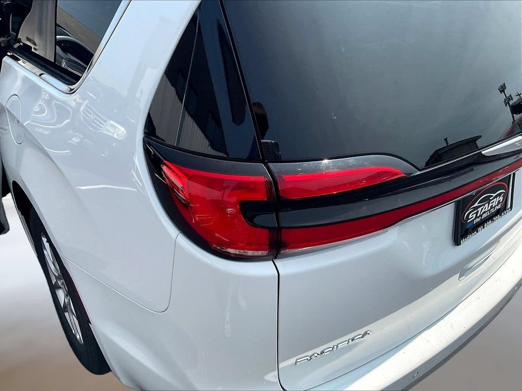 Used 2025 Chrysler Pacifica Select FWD image 23