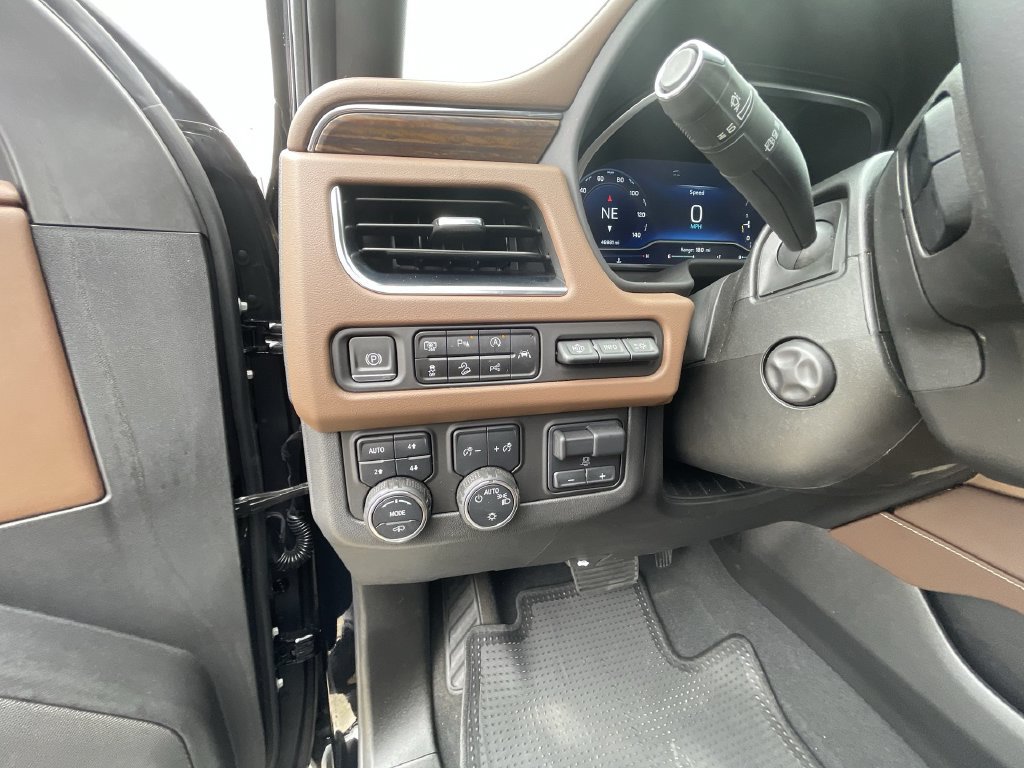 Used 2024 Chevrolet Suburban High Country w/ Advanced Technology Package AWD/4WD image 18