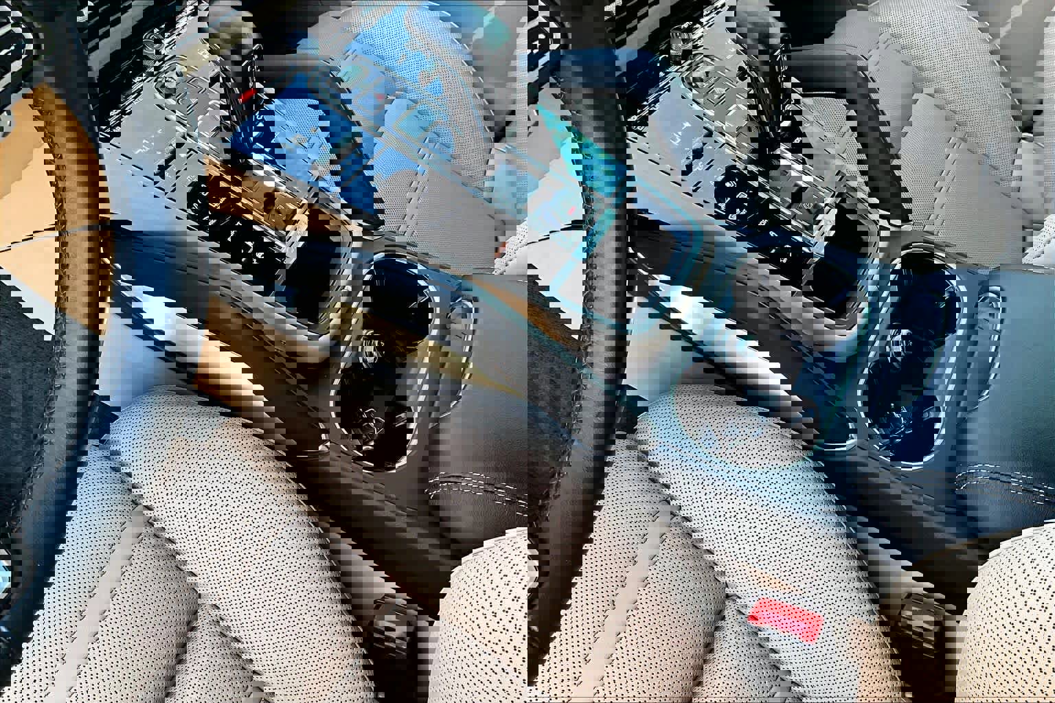 Used 2020 Porsche Cayenne Turbo image 16