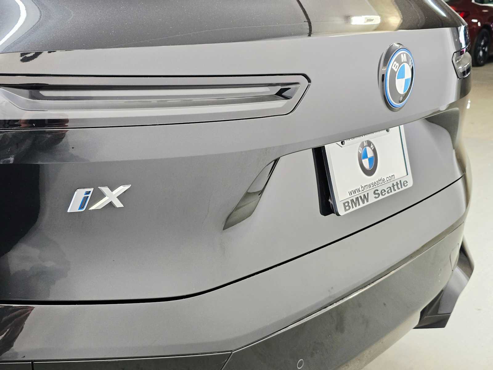 Used 2024 BMW iX xDrive50 w/ Sport Package AWD/4WD image 7