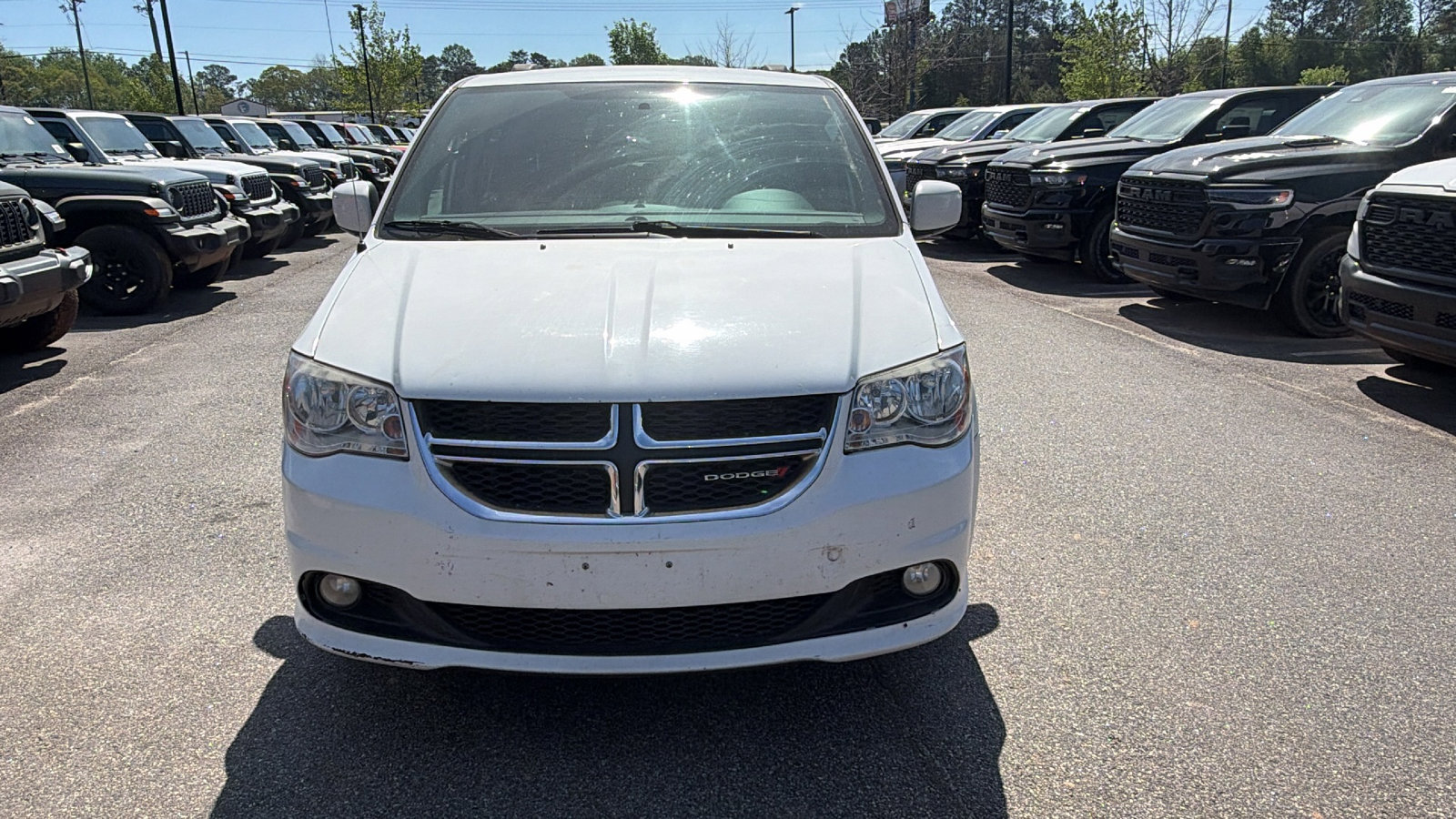 Used 2016 Dodge Grand Caravan SXT image 3