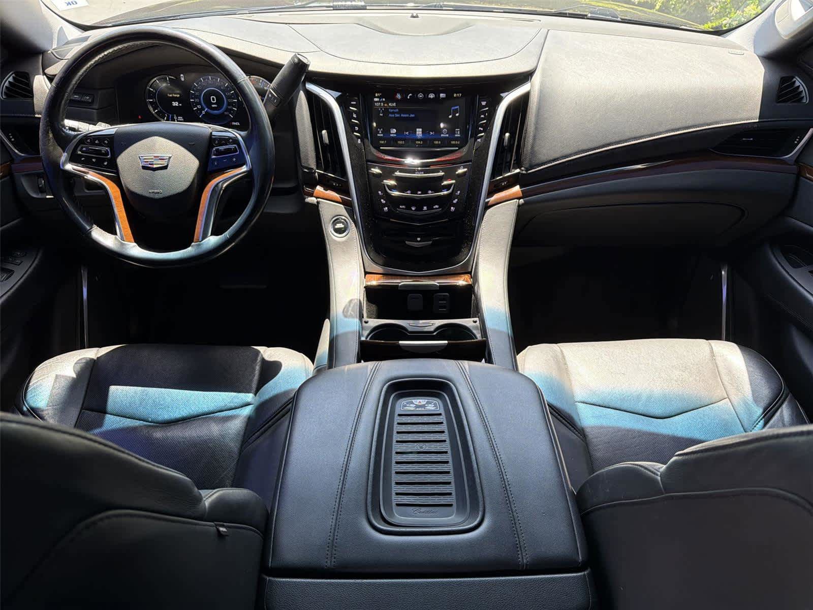 Used 2020 Cadillac Escalade ESV Luxury RWD image 11