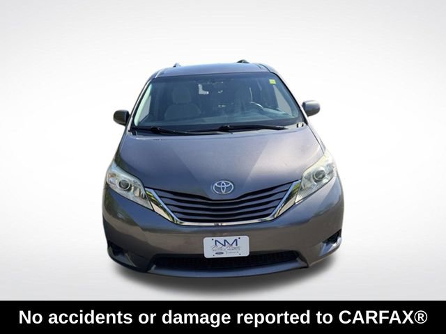 Used 2015 Toyota Sienna LE FWD image 2