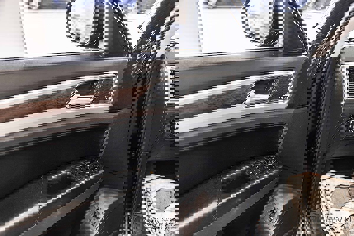 Used 2018 Volkswagen Atlas SEL Premium image 39