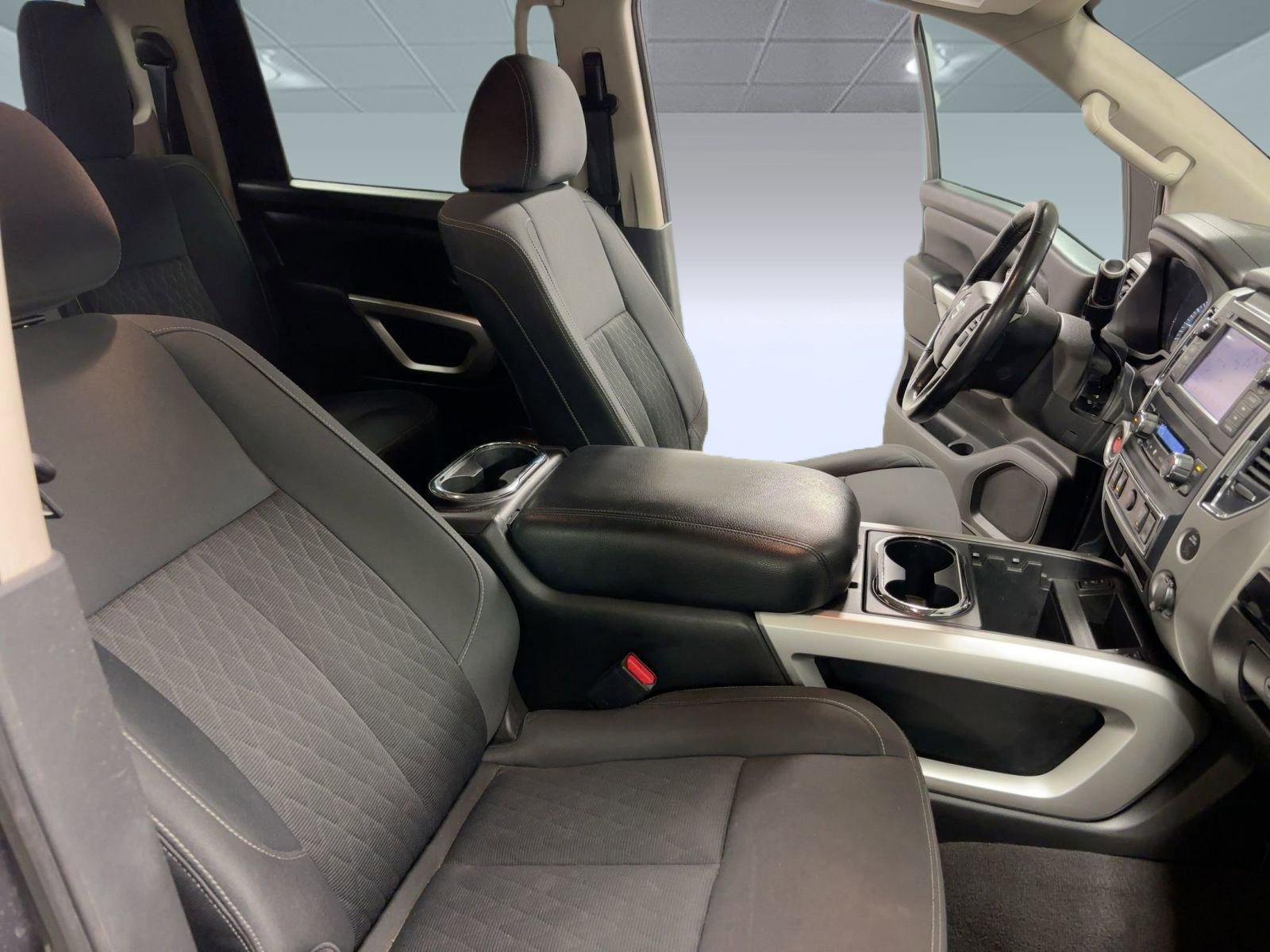 Used 2019 Nissan Titan SV w/ SV Convenience Package image 31