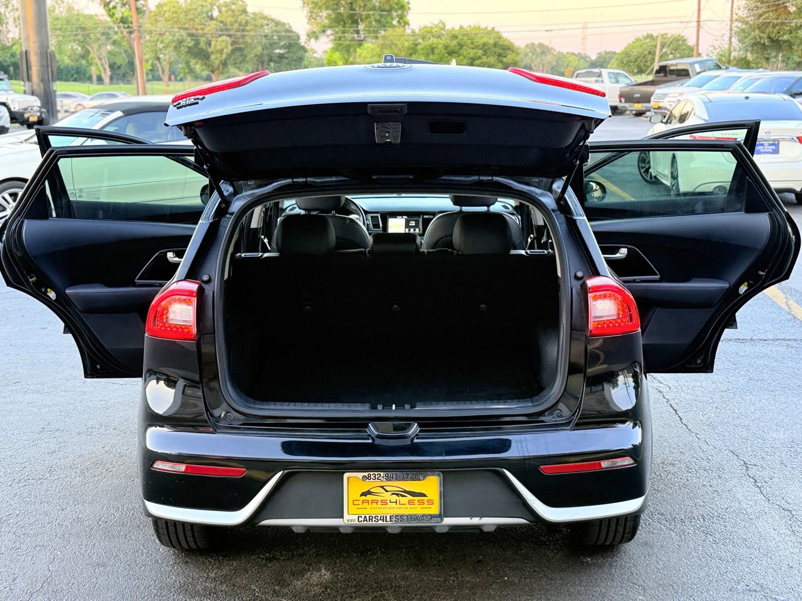 Used 2017 Kia Niro FWD image 12