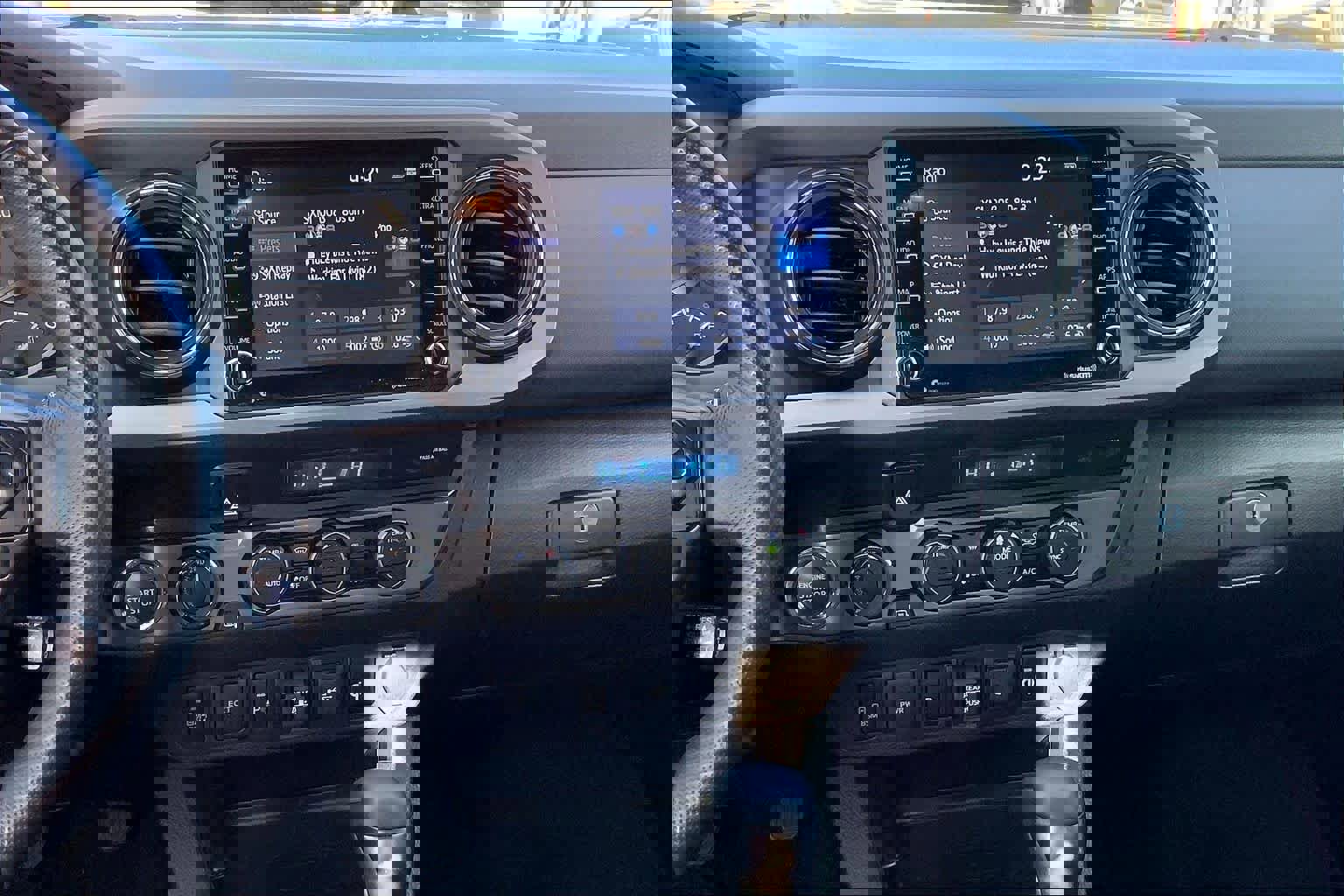 Used 2023 Toyota Tacoma TRD Off-Road image 7