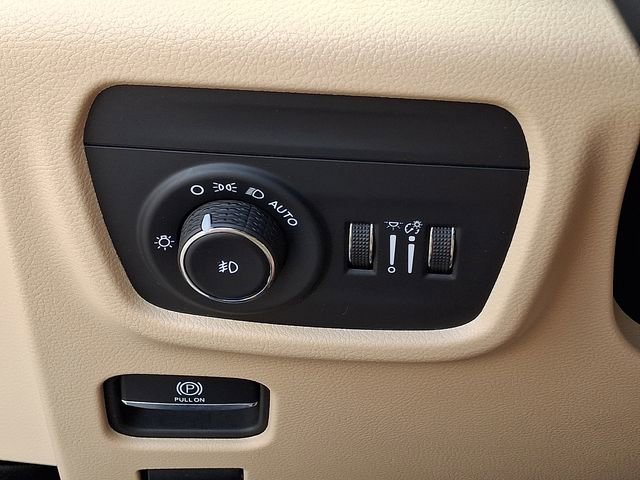 Used 2023 Jeep Grand Cherokee L Limited w/ Luxury Tech Group II AWD/4WD image 25