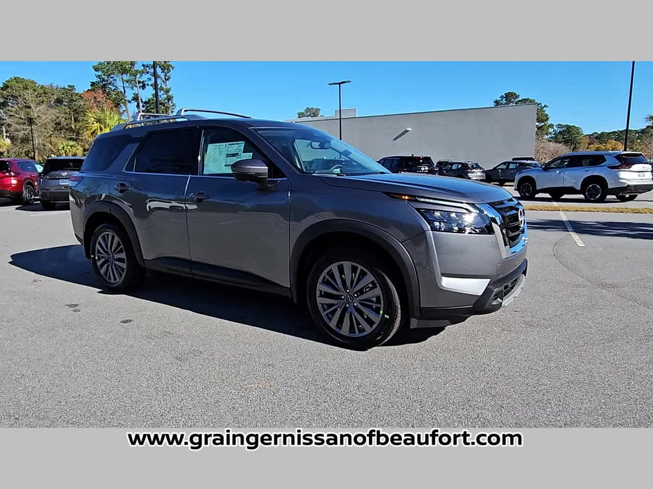 New 2025 Nissan Pathfinder SL w/ SL Premium Package FWD image 15