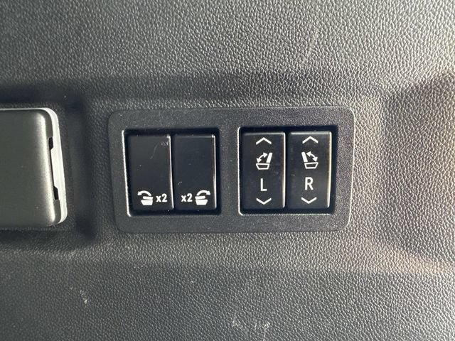Used 2022 GMC Yukon Denali w/ Denali Premium Package AWD/4WD image 59