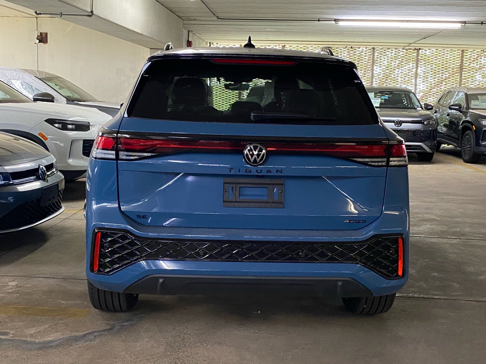 New 2026 Volkswagen Tiguan SE R-Line AWD/4WD image 4