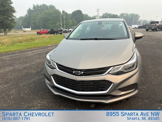 Used 2018 Chevrolet Cruze LT w/ Convenience Package FWD image 8