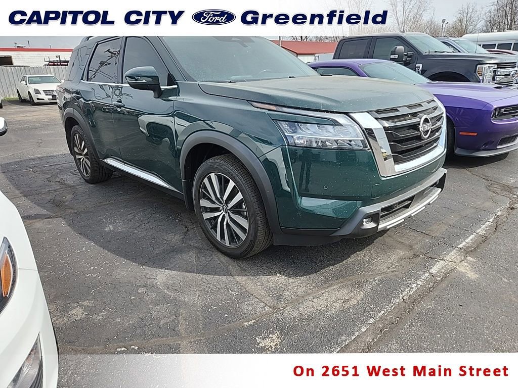 Used 2022 Nissan Pathfinder Platinum w/ Cargo Package image 1