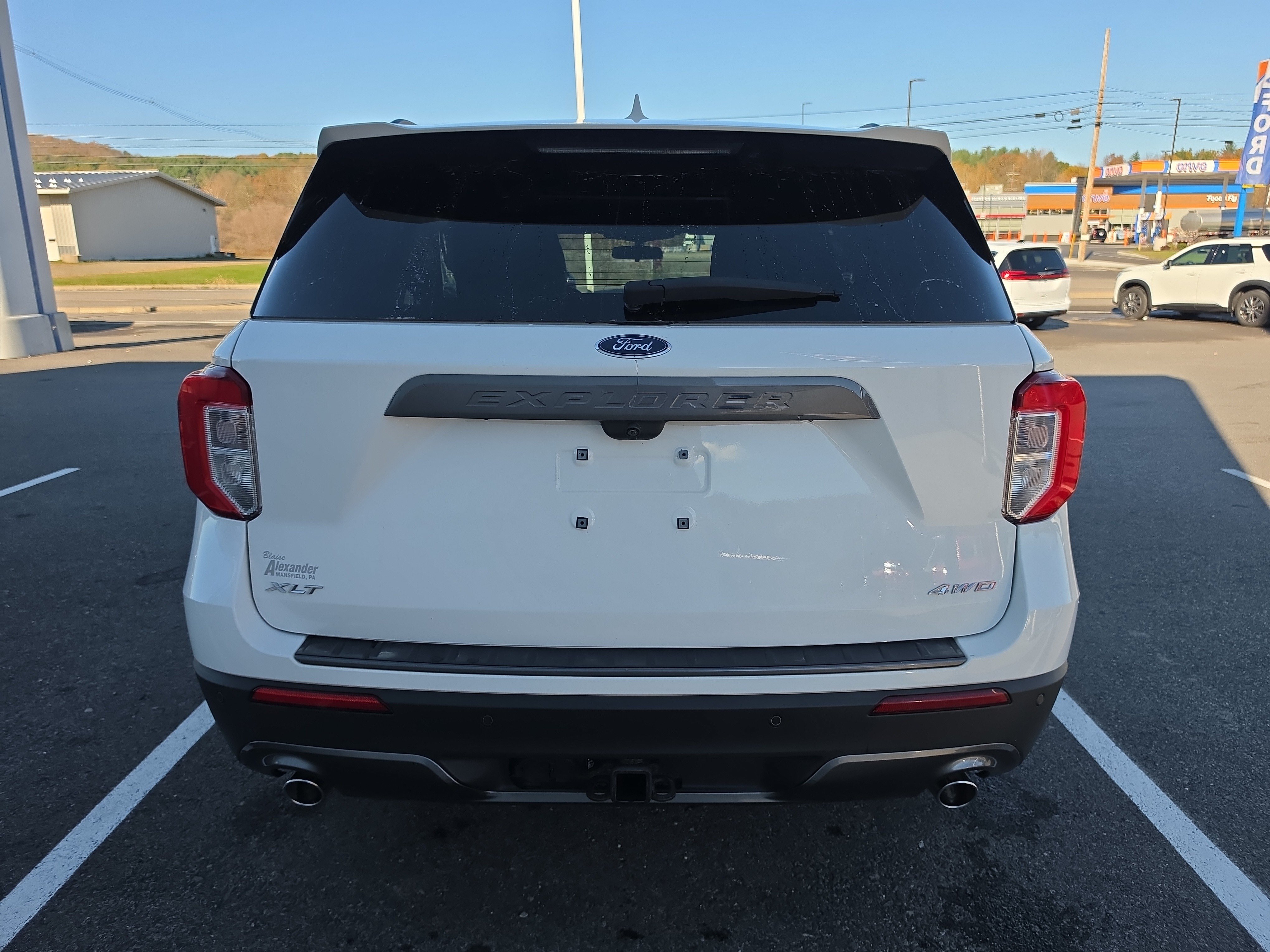 Used 2023 Ford Explorer XLT w/ Equipment Group 202A AWD/4WD image 4